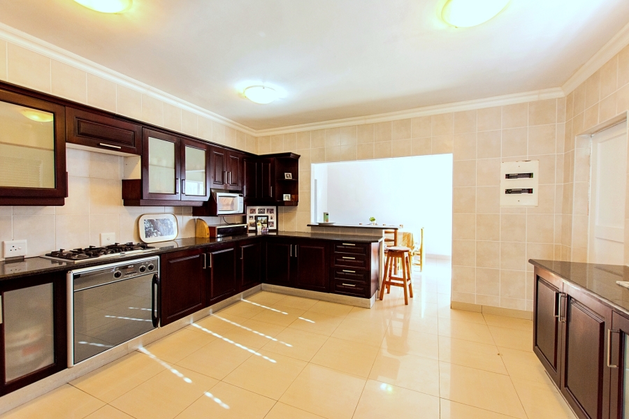 To Let 4 Bedroom Property for Rent in Yzerfontein Western Cape